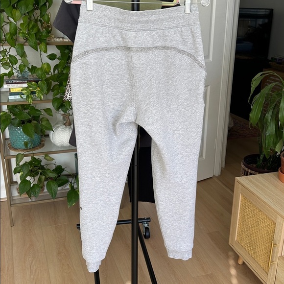 Lululemon Jogger Sweatpants. Size 6. 27” inseam with pockets. Fuzzy sides. - Picture 2 of 7